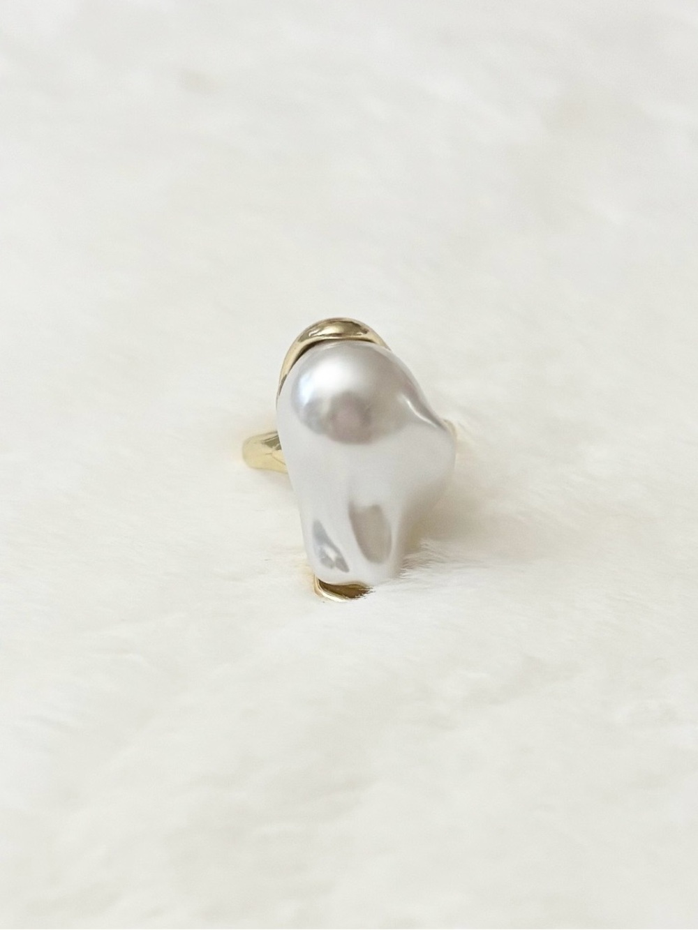 5/$15 🩷 MUST BUNDLE Gold Ring with Iridescent White Baroque Pearl